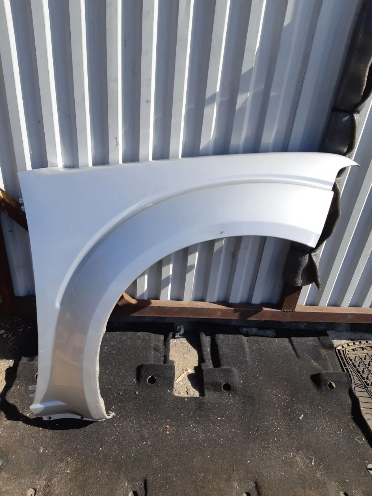 Крыло переднее правое Nissan Navara D40 (2004—2010) 2008 серебристый