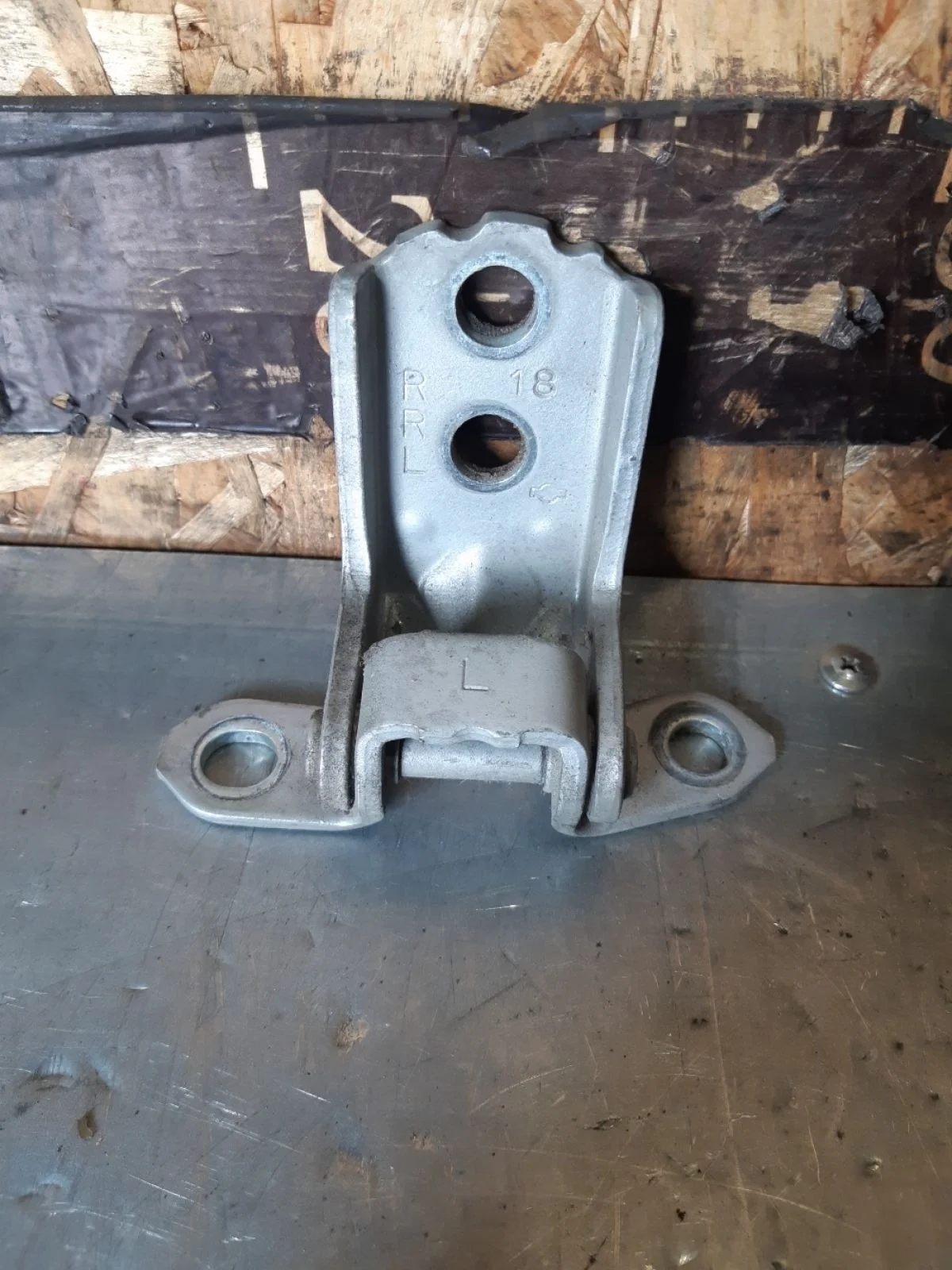 Петля двери передней Nissan Pathfinder III рестайлинг (2010—2014) 2012 KL0 - SILVER METALLIC