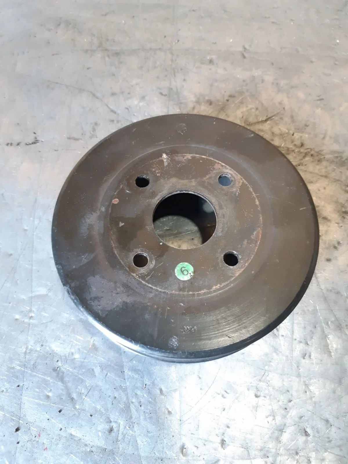 Шкив водяного насоса (помпы) Nissan Pathfinder III рестайлинг (2010—2014) 2012 KL0 - SILVER METALLIC