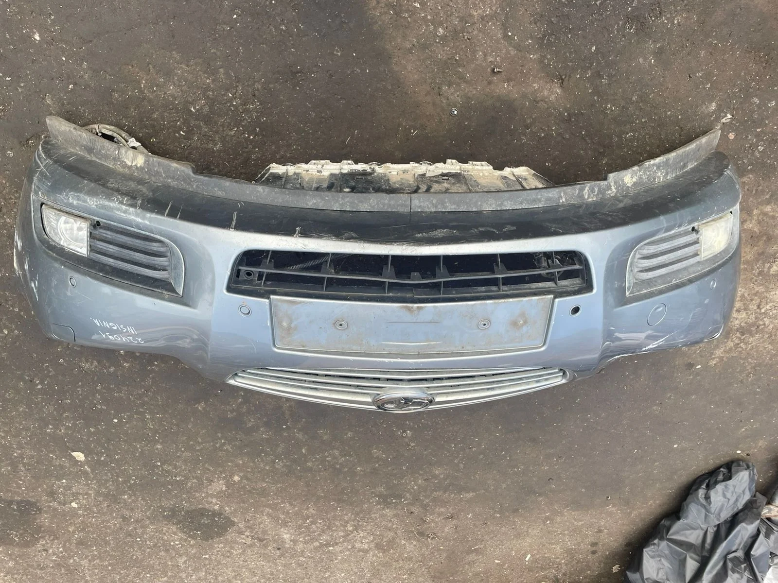 Бампер OPEL INSIGNIA 2008- передний под омыватель и парктронник серебро б/у INSIGNIA(2008-