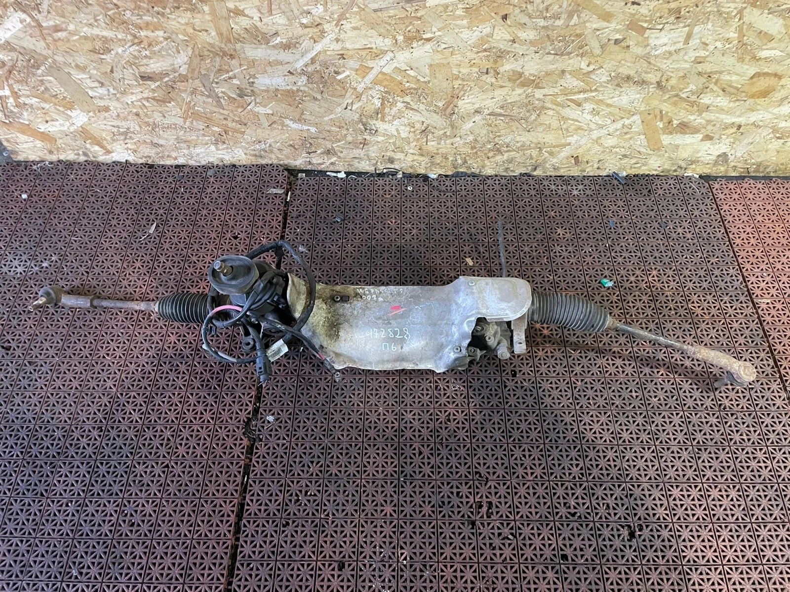 Рейка рулевая AUDI A3, SKODA OCTAVIA 1Z, VOLKSWAGEN GOLF 5/5+, JETTA 5, CADDY, PASSAT B6, TOURAN 2004- (4 ноги) б/у A3(2004-2013);OCTAVIA 1Z(2004-2012);GOLF 5(2004-2009);PASSAT B6(2005-2010);TOURAN(2003-2010)