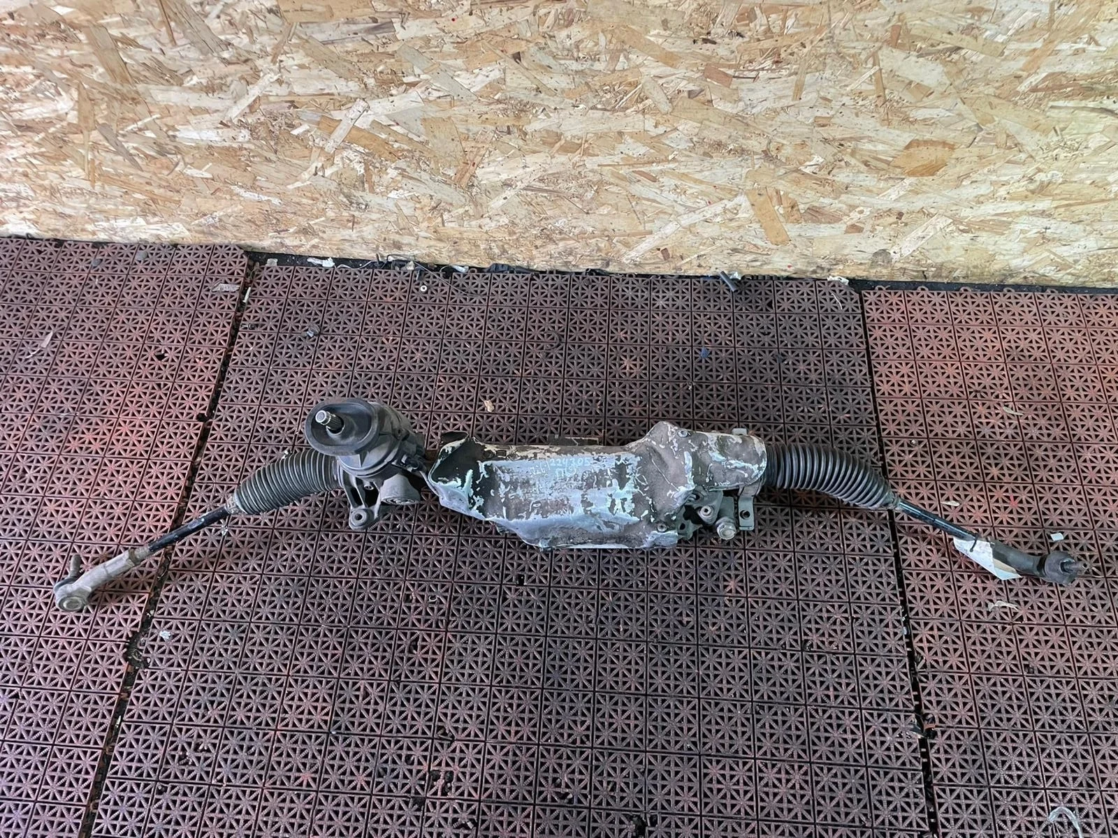 Рейка рулевая AUDI A3, SKODA OCTAVIA 1Z, VOLKSWAGEN GOLF 5/5+, JETTA 5, CADDY, PASSAT B6, TOURAN 2004- (4 ноги) б/у A3(2004-2013);OCTAVIA 1Z(2004-2012);GOLF 5(2004-2009);PASSAT B6(2005-2010);TOURAN(2003-2010)