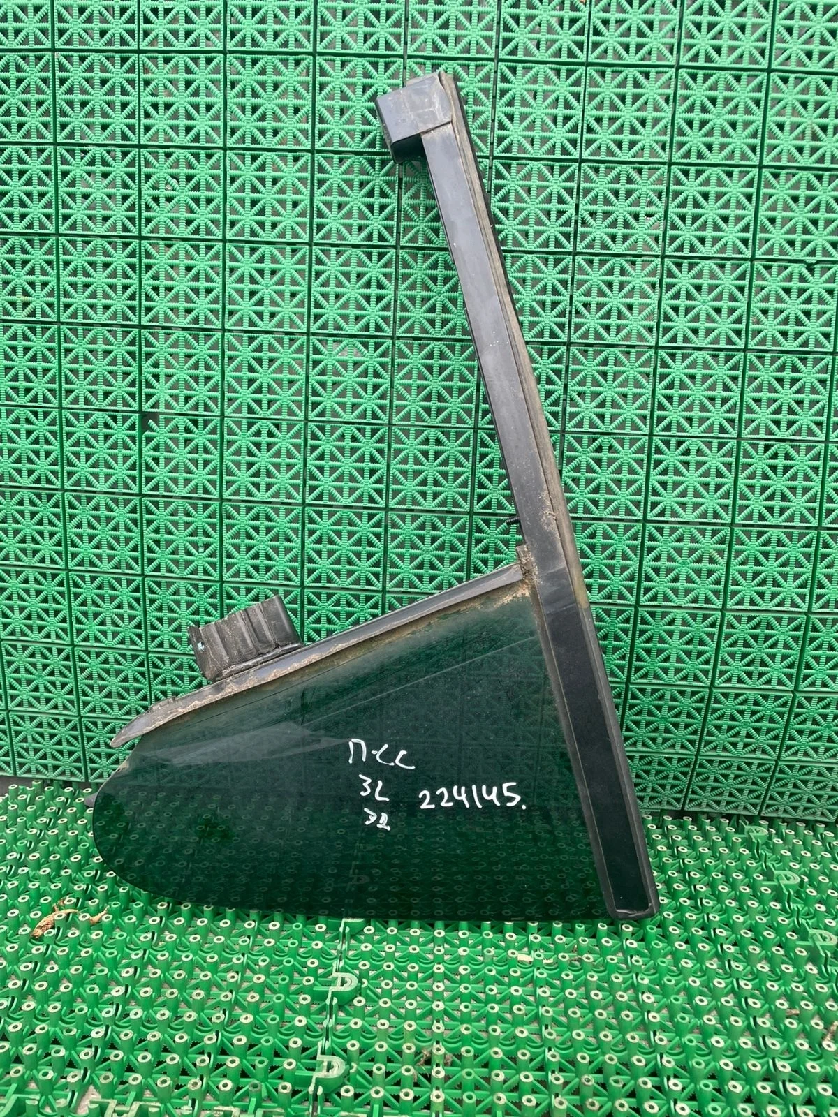 Стекло двери VOLKSWAGEN PASSAT CC 2009- заднее левое Б/У PASSAT CC(2009-2012)