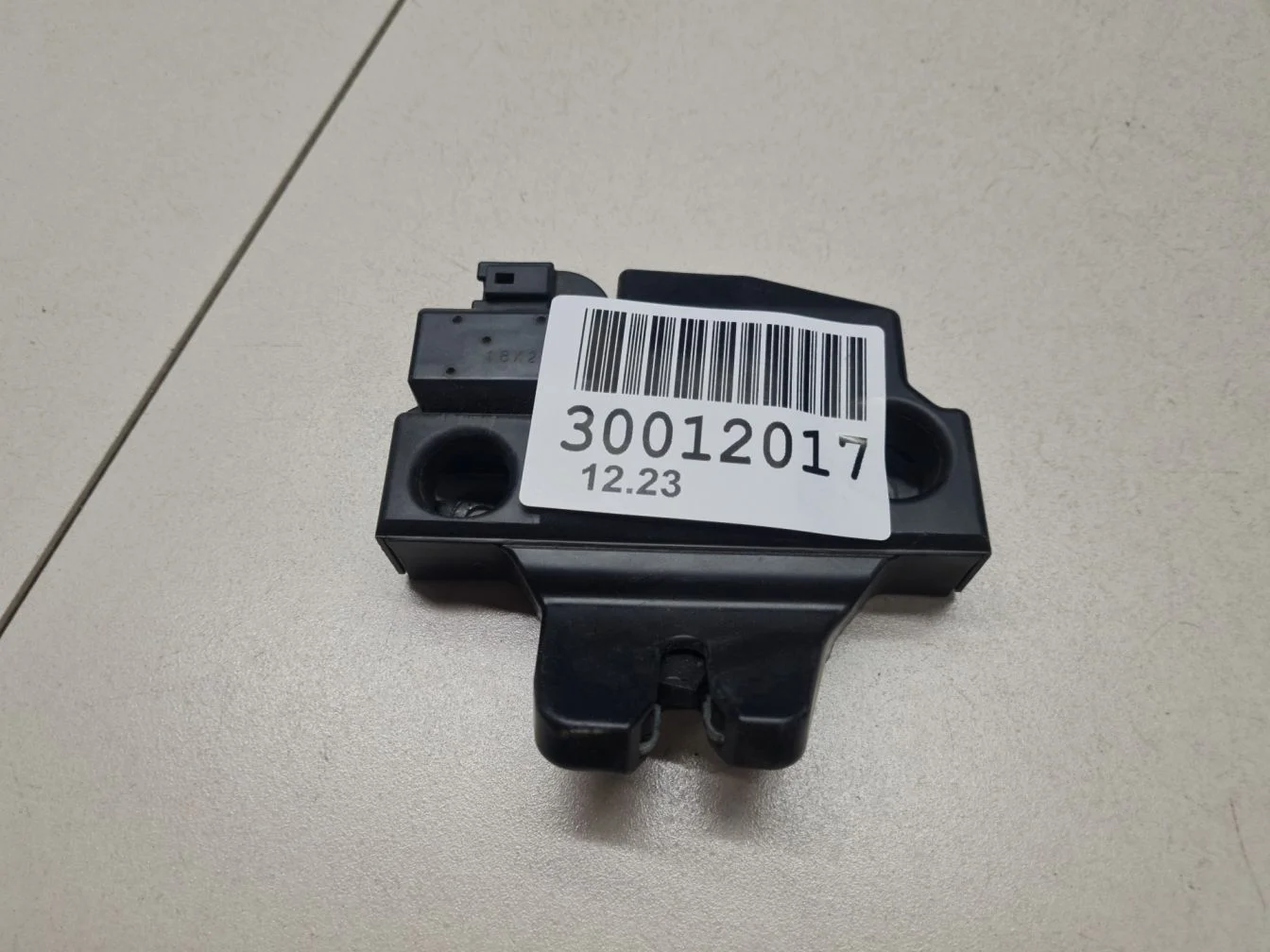 Замок багажника для Toyota Camry XV50 2011-2017