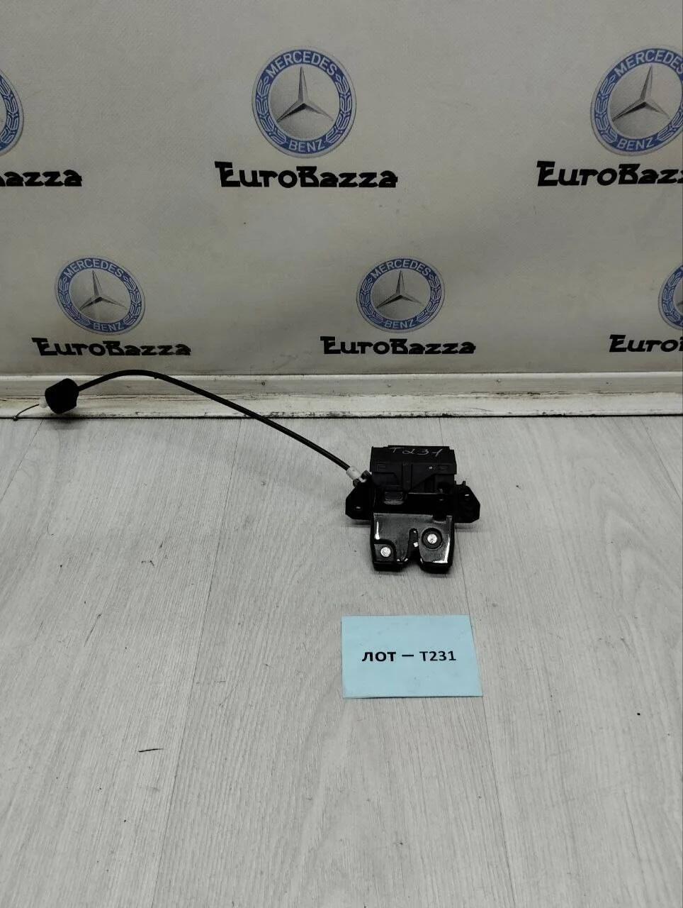 Замок крышки багажника Mercedes W211