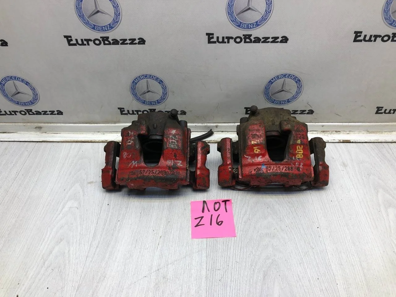 Тормозной суппорт передний Mercedes W208