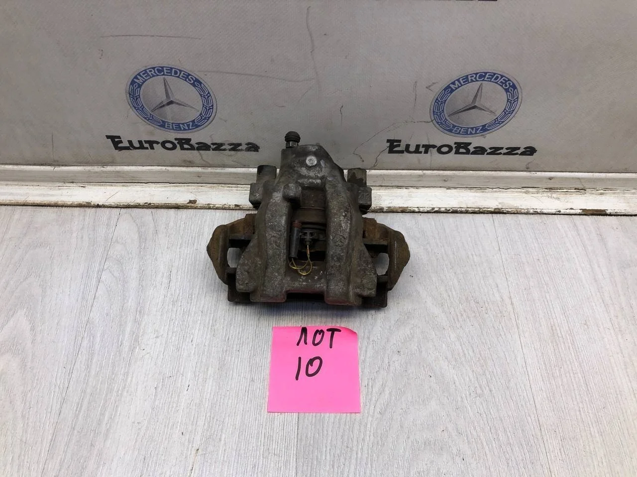 Тормозной суппорт задний правый Mercedes W211