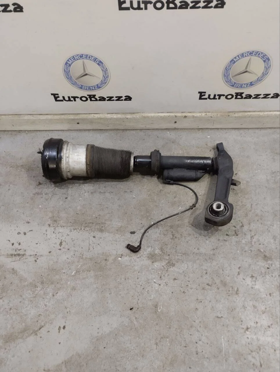 Передний пневмоамортизатор правый Mercedes W220