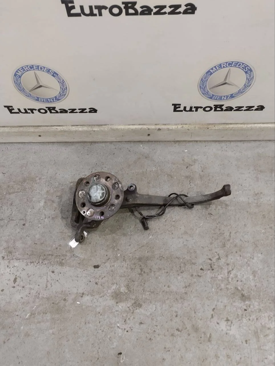 Правый поворотный кулак Mercedes W220