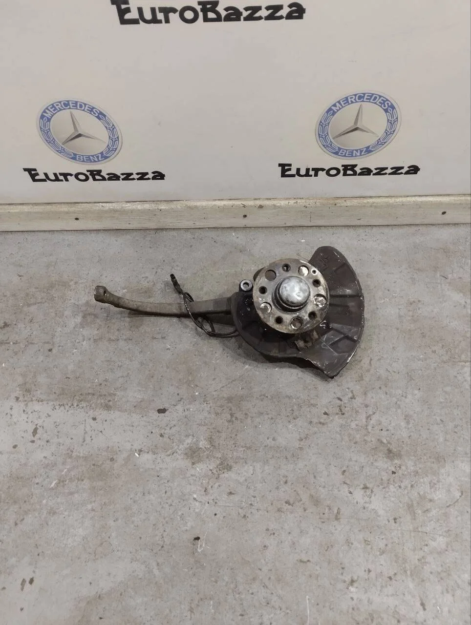 Левый поворотный кулак Mercedes W220