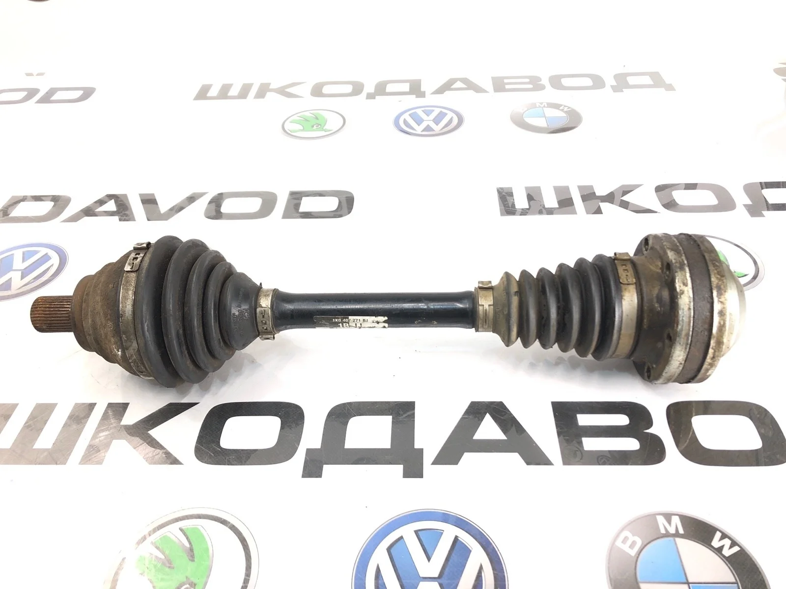 Привод МКПП Skoda Octavia 2009 1K0407271BJ A5 (1Z), передний левый