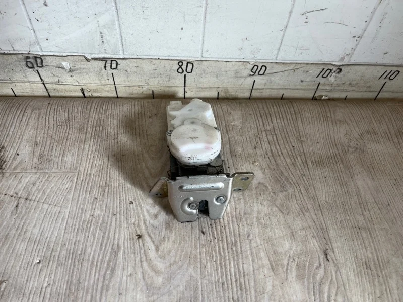 Замок крышки багажника MITSUBISHI OUTLANDER XL 2007 2008 2009 2010 2011 2012 2013 2014 2015 5808A079 CW, задний