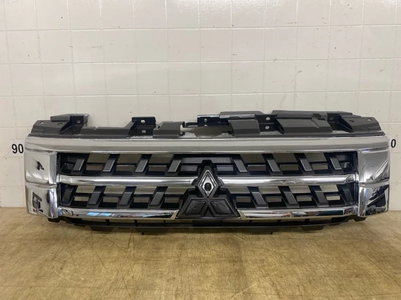 Решетка радиатора Mitsubishi Pajero 4 2015 2016 2017 2018 2019 2020 2021 7450A956