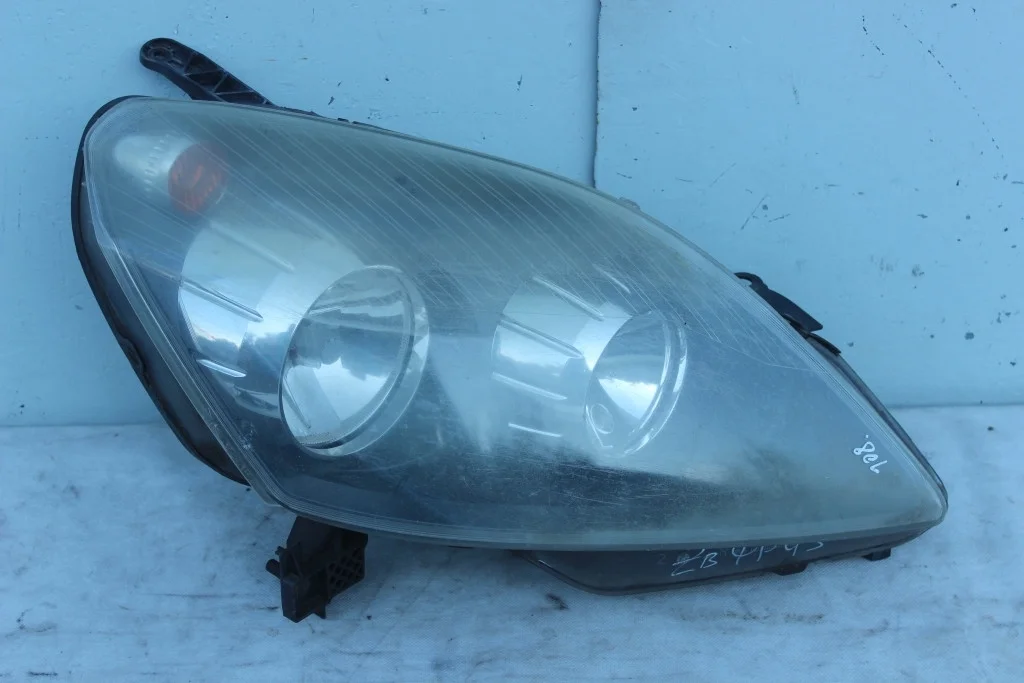 Фара черная правая затерта Opel Zafira B ZbФР43