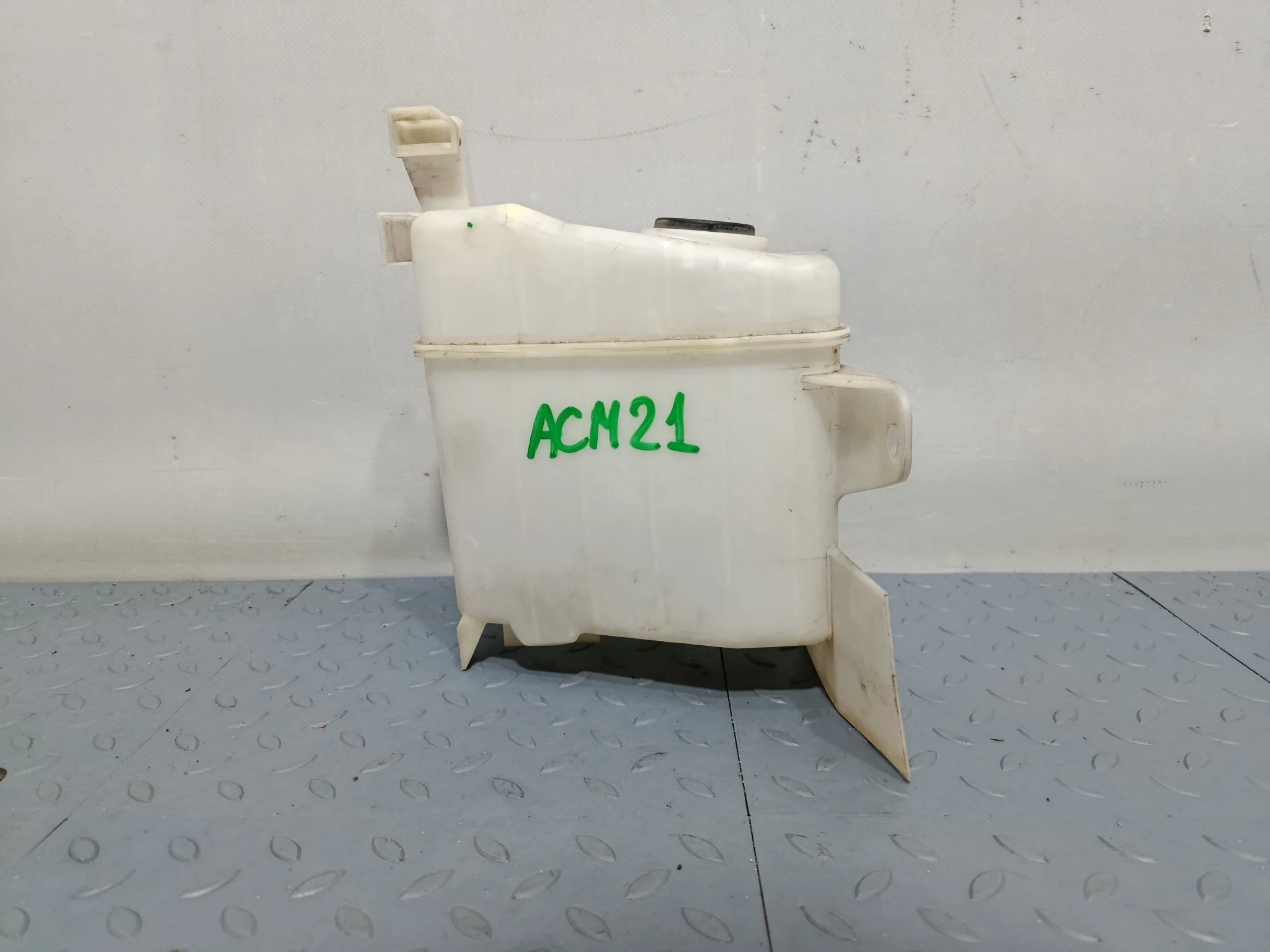 БАЧОК ОМЫВАТЕЛЯ TOYOTA AVENSIS VERSO IPSUM NOAH PICNIC VOXY ACM21W ACM26W AZR60G AZR65G ZRR70G ZRR70W ZRR75G ZRR75W МАЛЫЙ 8531544060