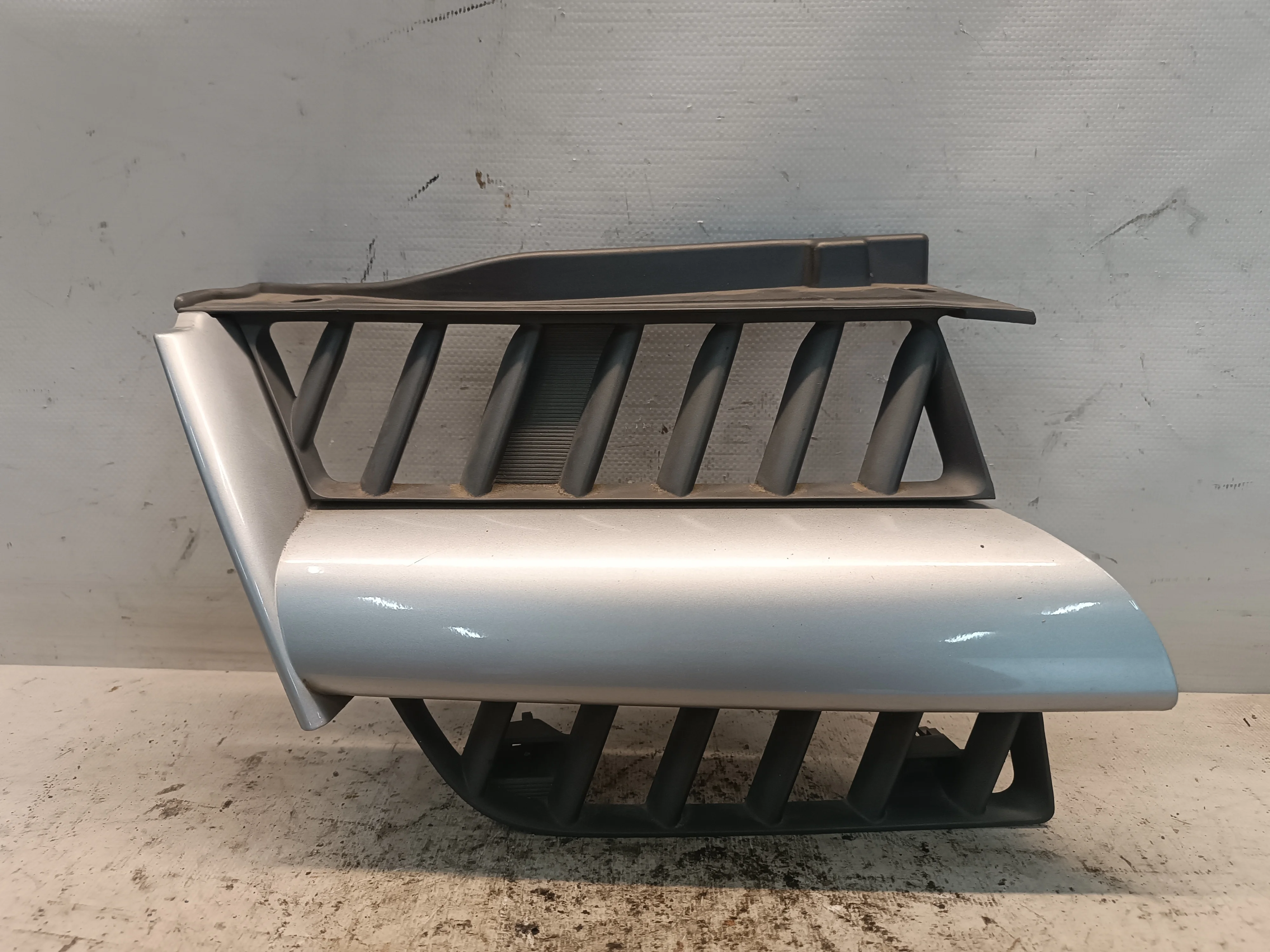 РЕШЕТКА РАДИАТОРА MITSUBISHI ПРАВО 7450A058HB FA335Z