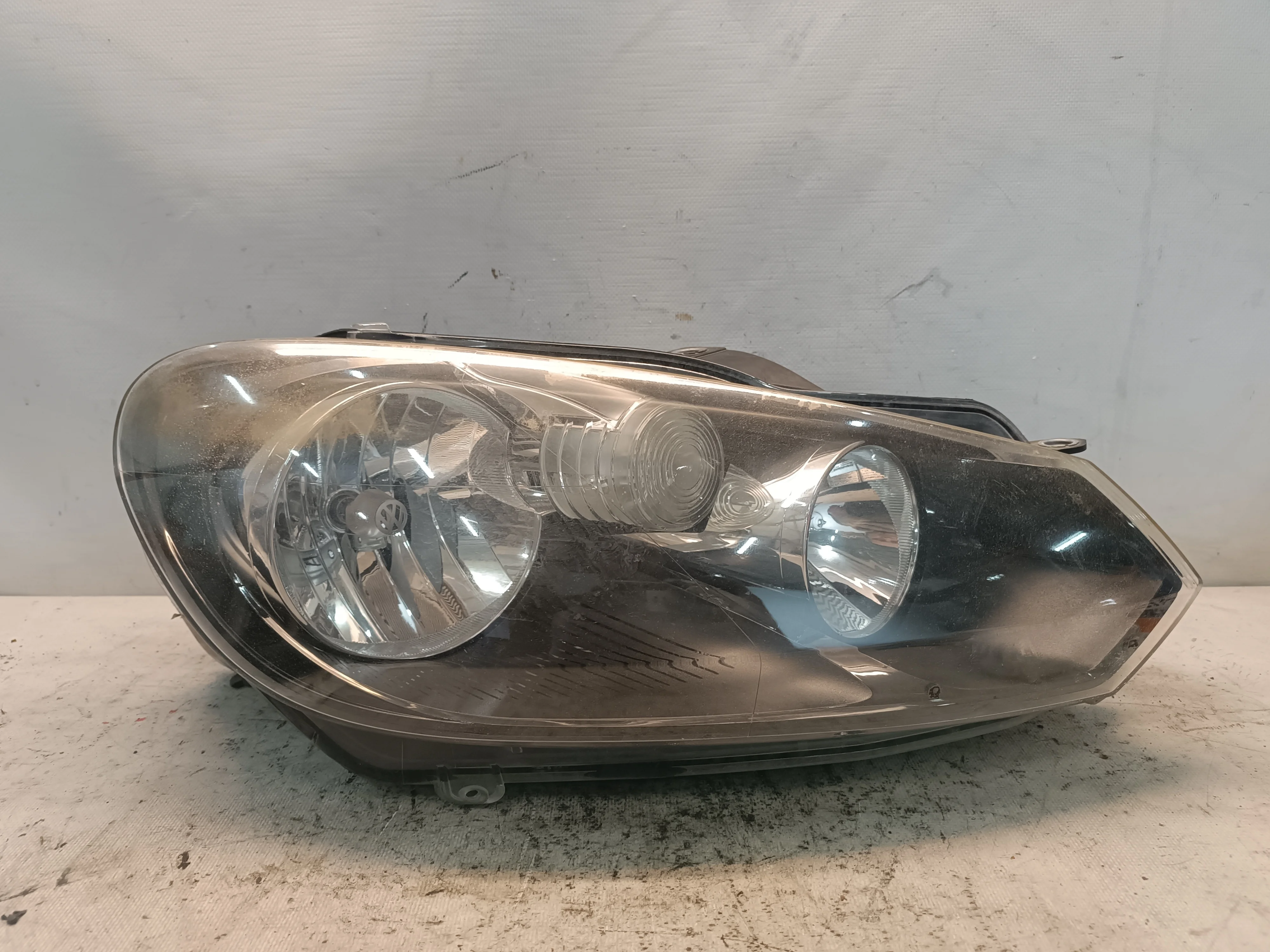 ФАРА VOLKSWAGEN ПРАВО 5K2941006H TA861Z