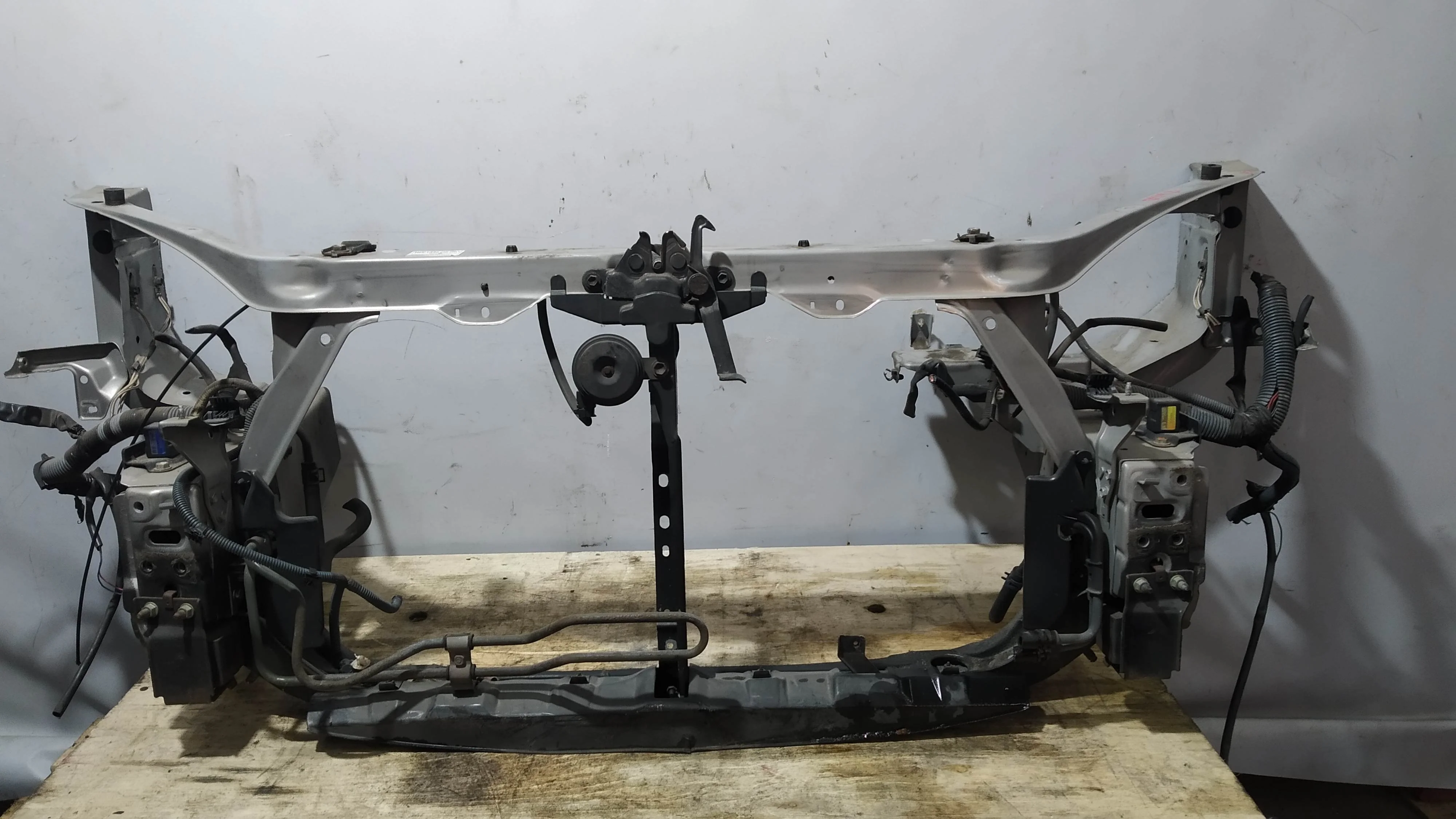 ТЕЛЕВИЗОР TOYOTA DAIHATSU 5320133905 серебро DY421Z