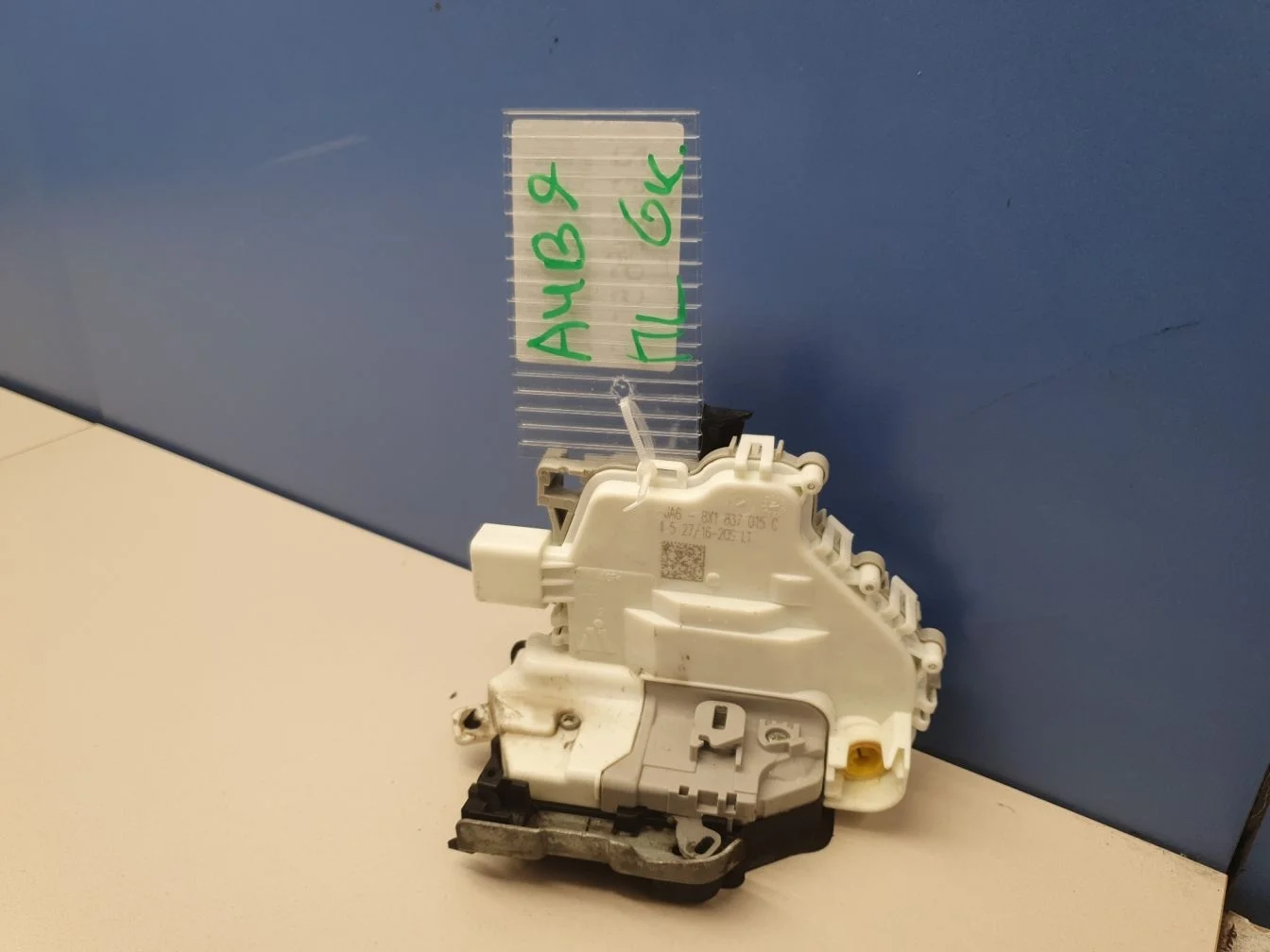 Замок двери передней левой для Audi A4 B9 2015-