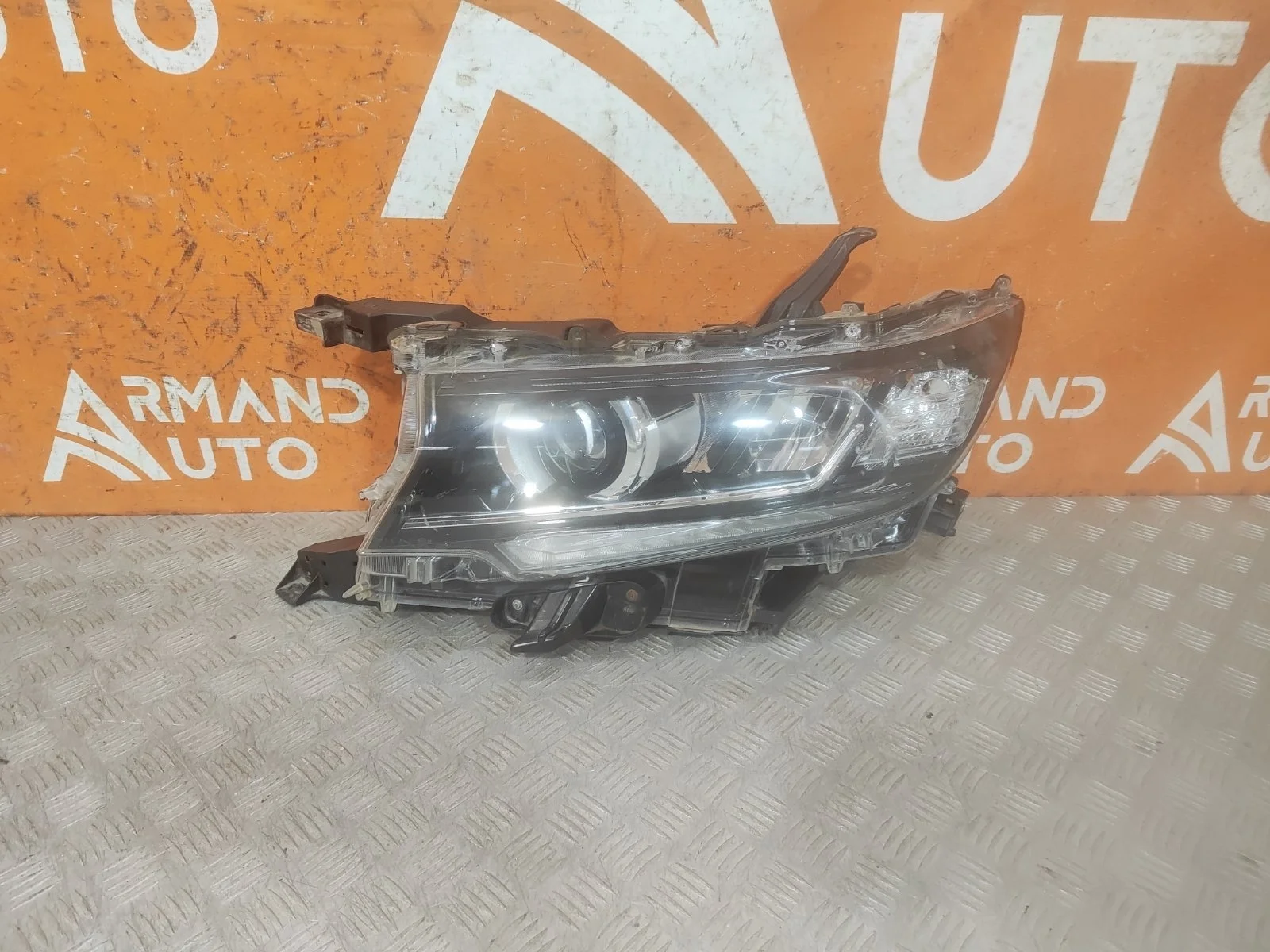 Фара Toyota Land Cruiser Prado 2017-нв 150