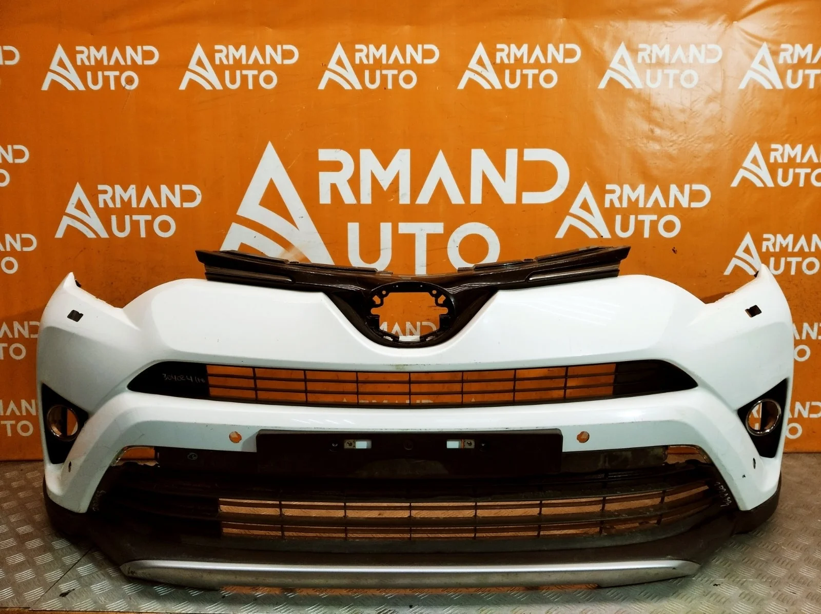 Бампер Toyota RAV4 2015-2019 CA40