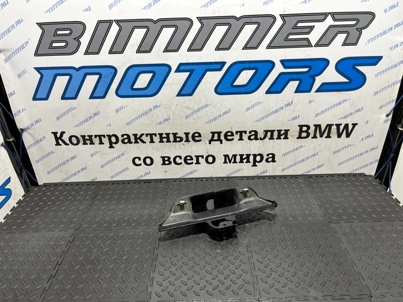 Накладка замка багажника BMW X5M 51497177378 Е70 S63B44A, задняя левая