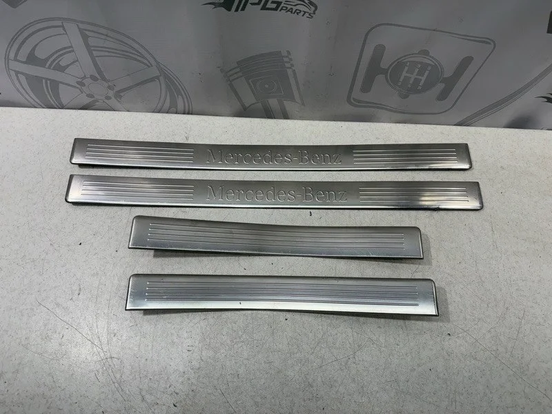 Накладка порога внутренняя Mercedes-benz 2014 W212