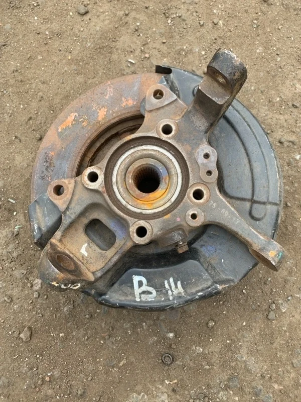 Кулак поворотный левый Mitsubishi L200 (2015-2022) 2018 MR992377 2.4 D 4N15