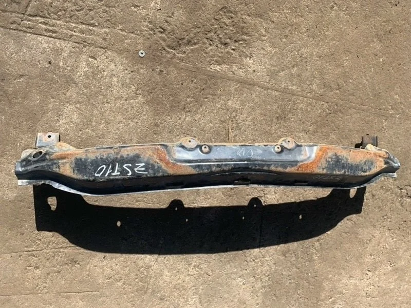 Усилитель бампера переднего Mitsubishi L200 (2006-2015) 2006 MN142537 ПИКАП 2.5 D 4D56