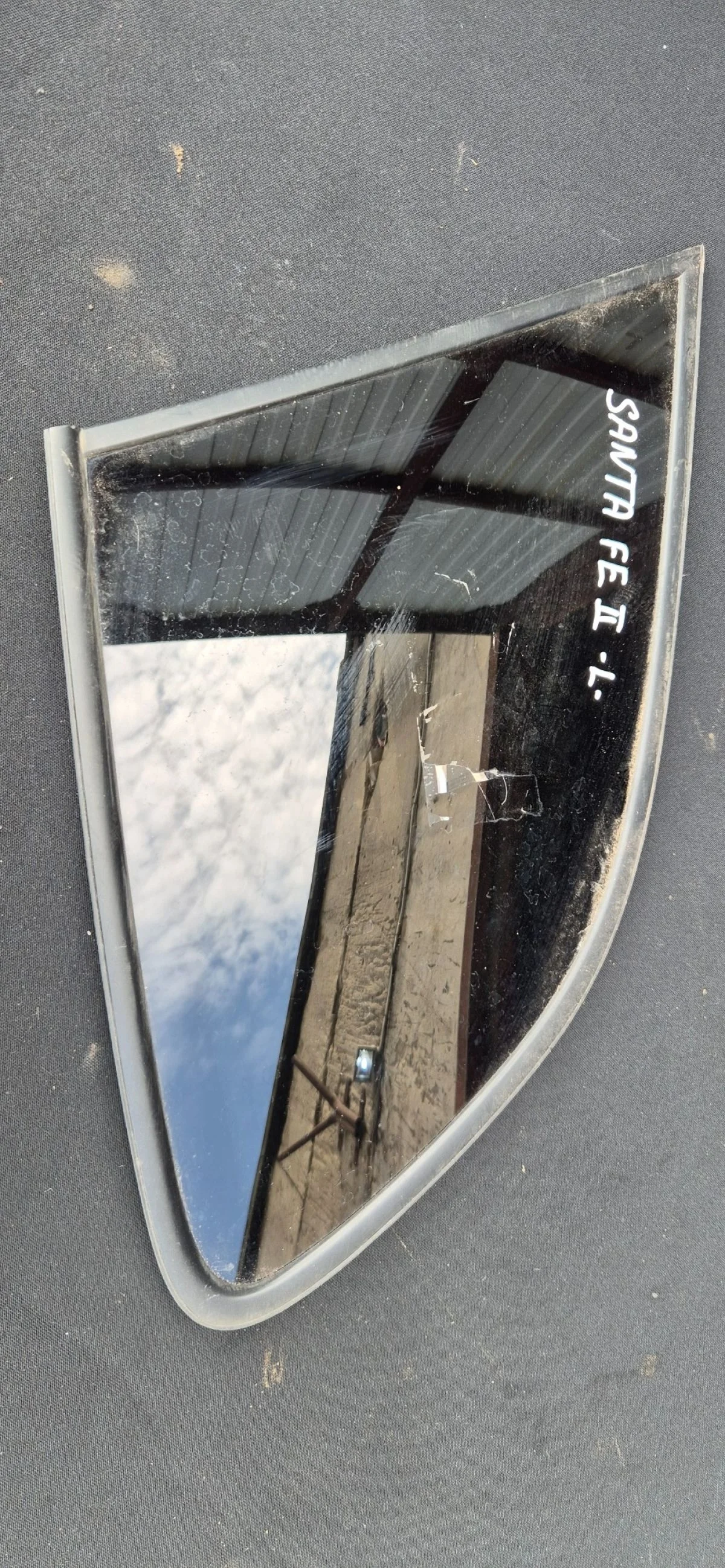 Стекло кузовное глухое левое  Hyundai Santa Fe 2