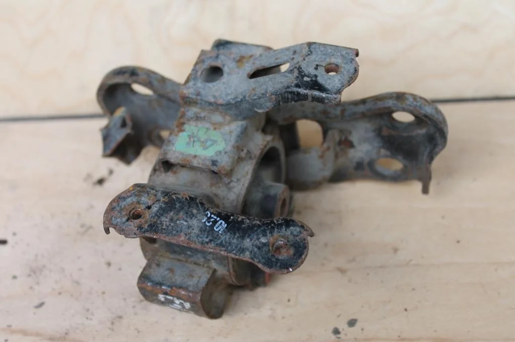 Б.у. опора двигателя TOYOTA COROLLA ZRE151 TOYOTA COROLLA ZRE151