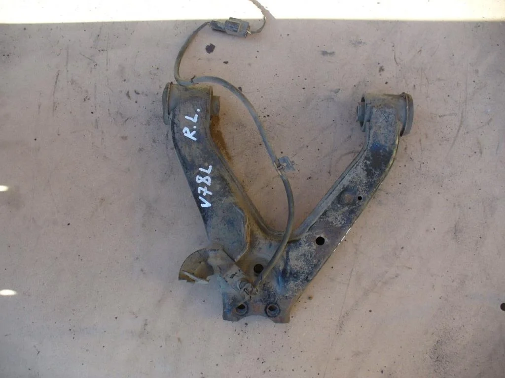 Б.у. рычаг MITSUBISHI PAJERO V78W MITSUBISHI PAJERO V78W