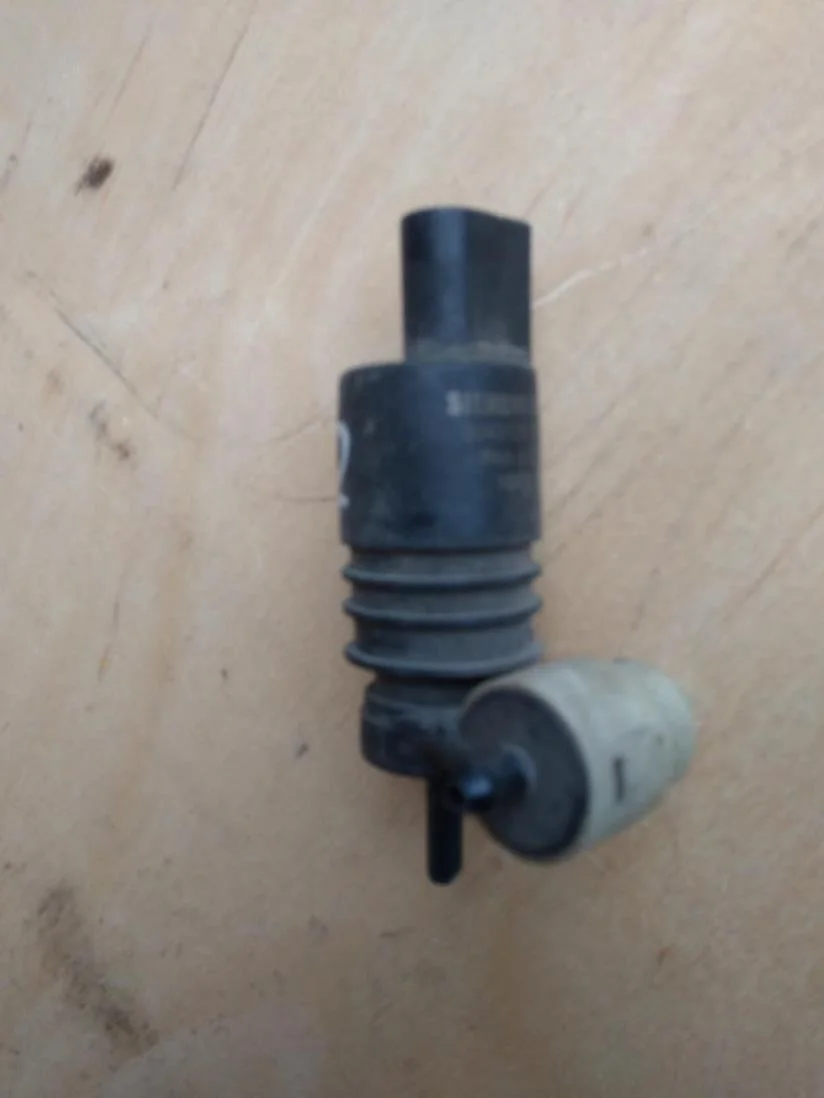 Б.у. насос омывателя MITSUBISHI OUTLANDER XL CW6W MITSUBISHI OUTLANDER XL CW6W