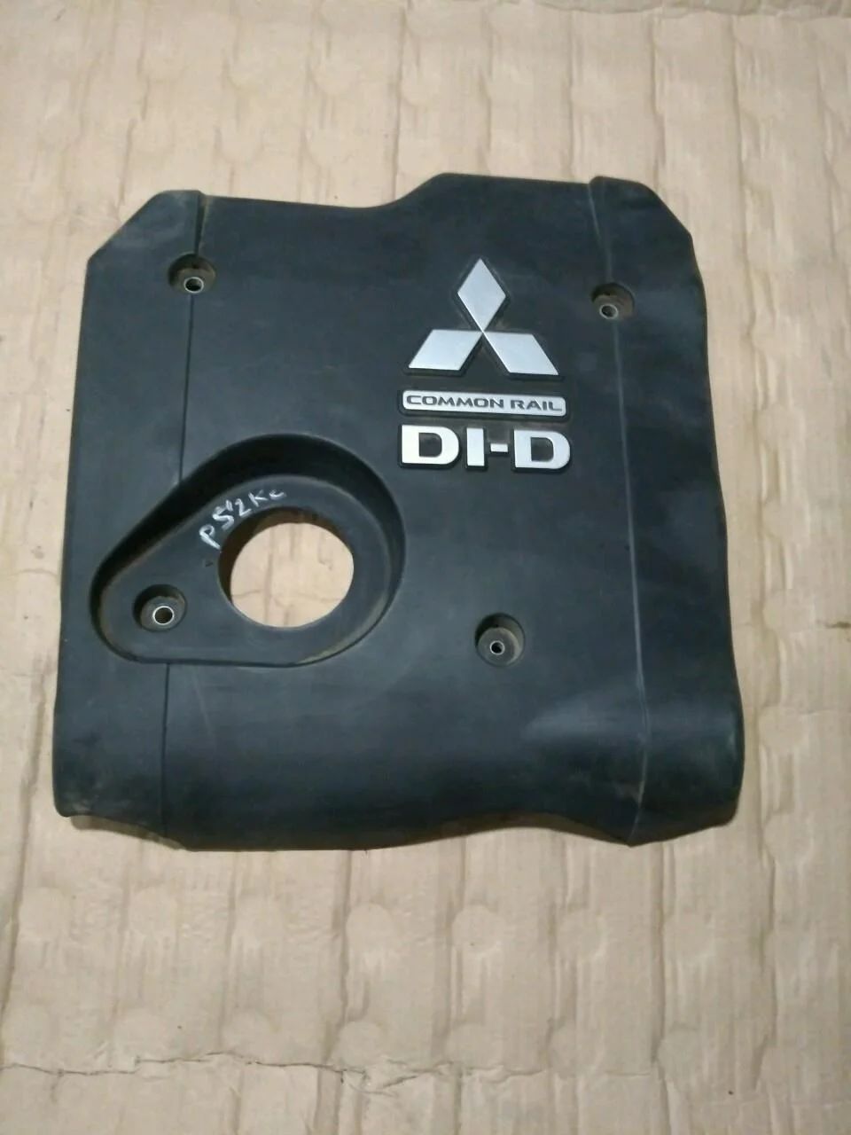 Б.у. крышка двигателя декоративная MITSUBISHI PAJERO SPORT KH4W MITSUBISHI PAJERO SPORT KH4W