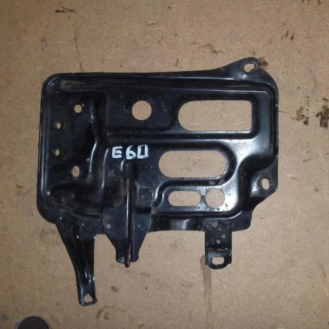 Б.у. площадка под аккумулятор TOYOTA COROLLA ZRE151 TOYOTA COROLLA ZRE151