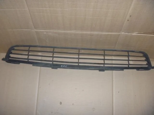 Б.у. решетка бампера TOYOTA COROLLA ZRE151 TOYOTA COROLLA ZRE151