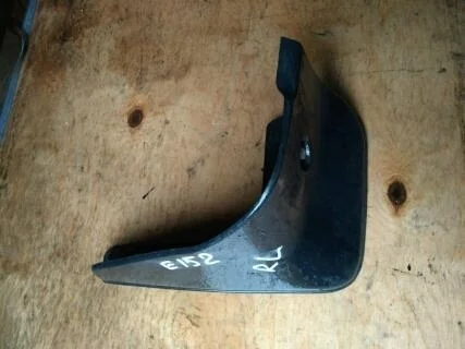 Б.у. брызговик TOYOTA COROLLA ZRE151 TOYOTA COROLLA ZRE151