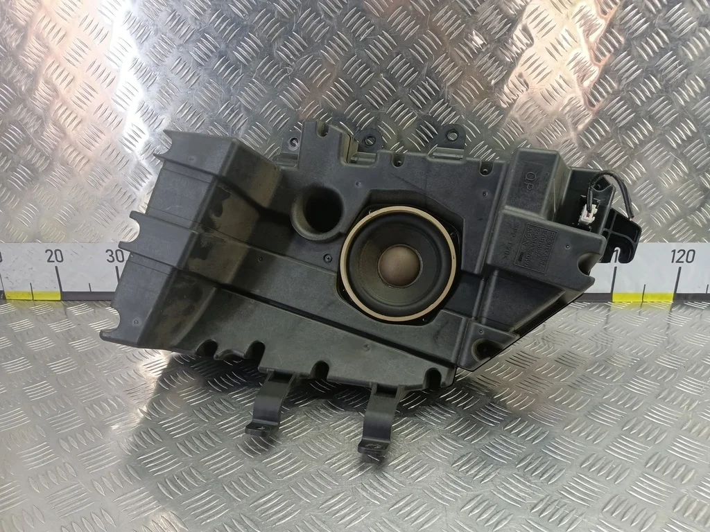 Сабвуфер SUBARU Tribeca WX (2004—2007)