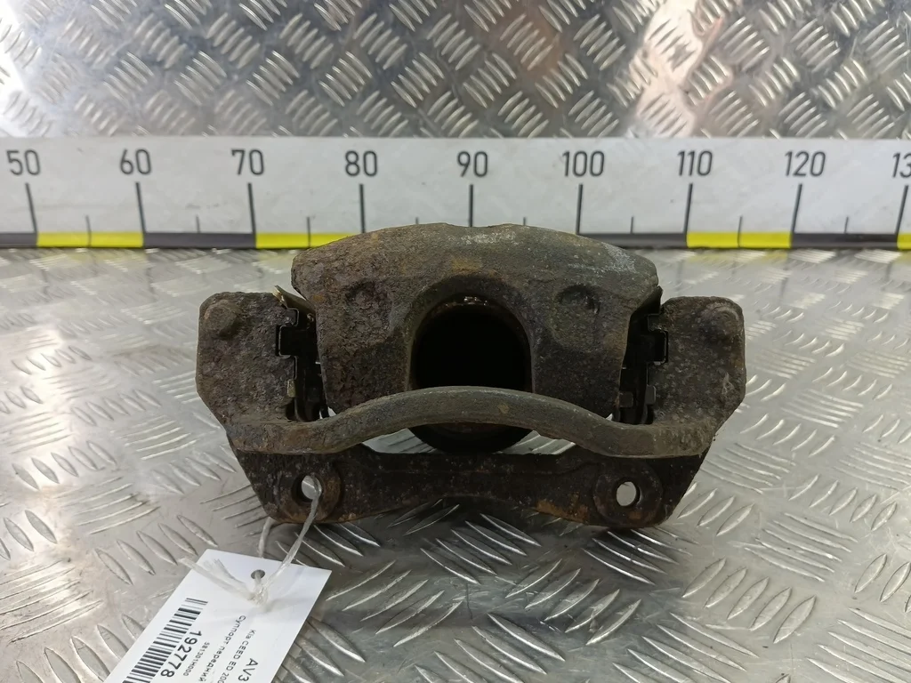 Суппорт передний правый Kia Ceed ED рестайлинг (2