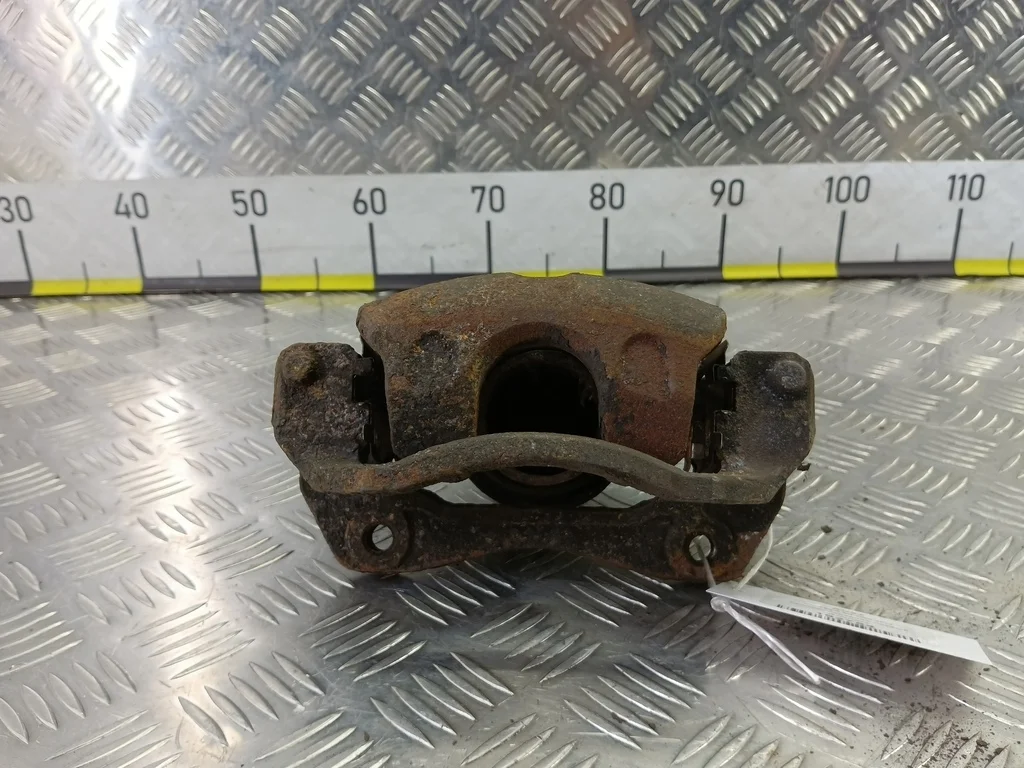 Суппорт передний правый Kia Ceed ED (2006—2010)