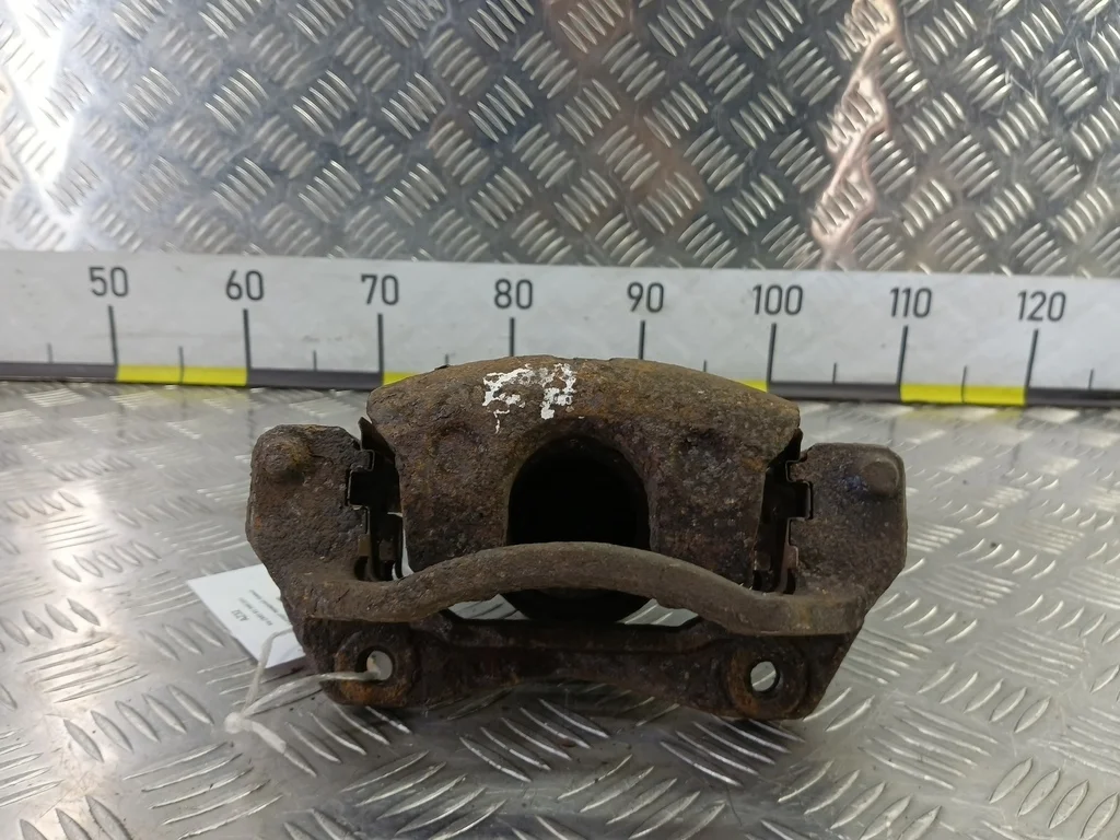 Суппорт передний правый Kia Ceed ED (2006—2010)