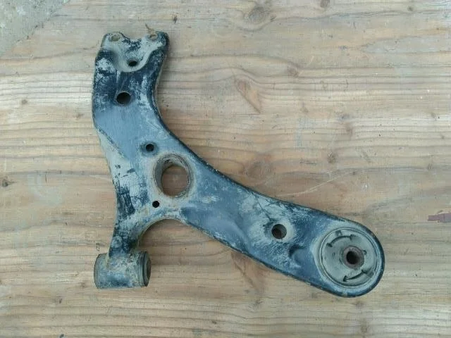 Б.у. рычаг TOYOTA COROLLA ZRE151 TOYOTA COROLLA ZRE151