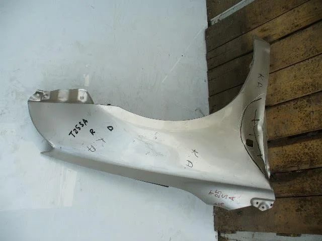 Б.у. крыло TOYOTA AVENSIS ZZT251 TOYOTA AVENSIS ZZT251