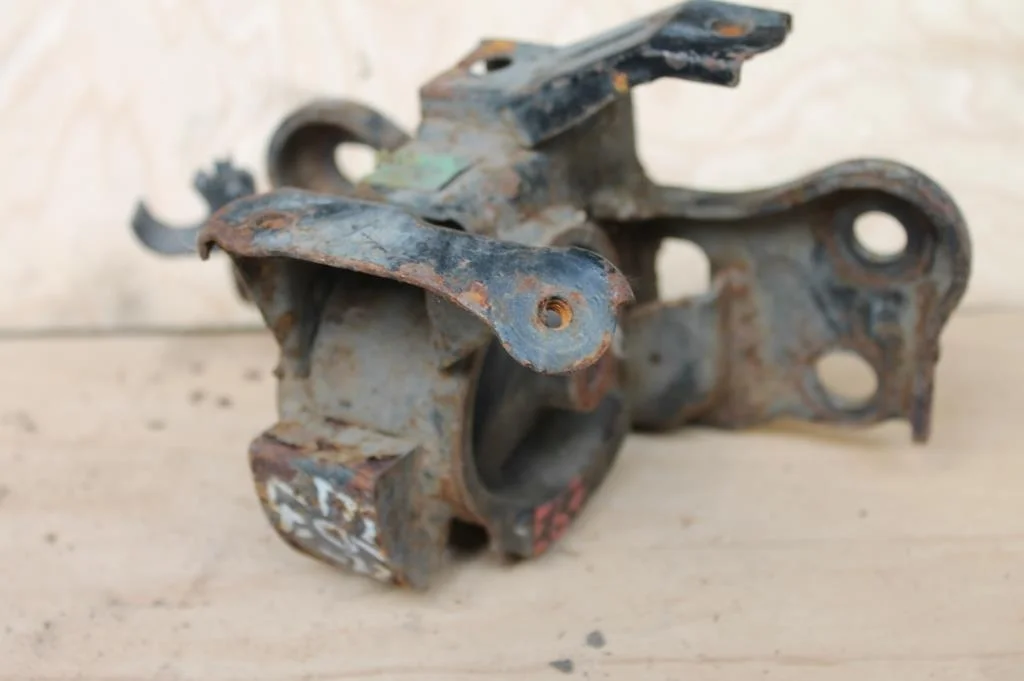 Б.у. опора двигателя TOYOTA COROLLA ZRE151 TOYOTA COROLLA ZRE151