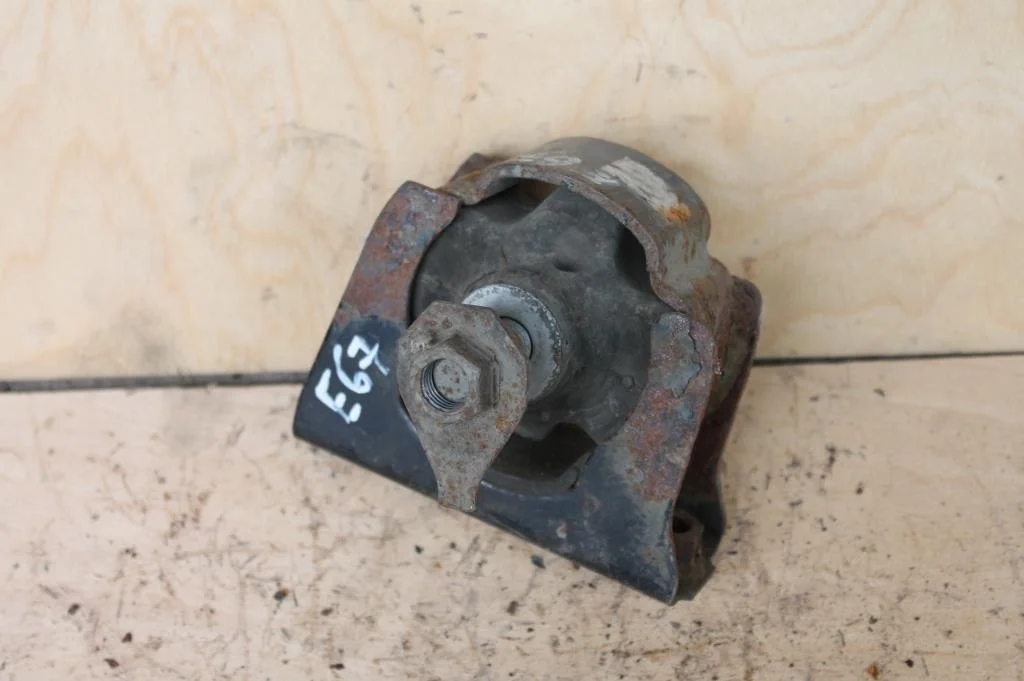 Б.у. опора двигателя TOYOTA COROLLA ZRE151 TOYOTA COROLLA ZRE151