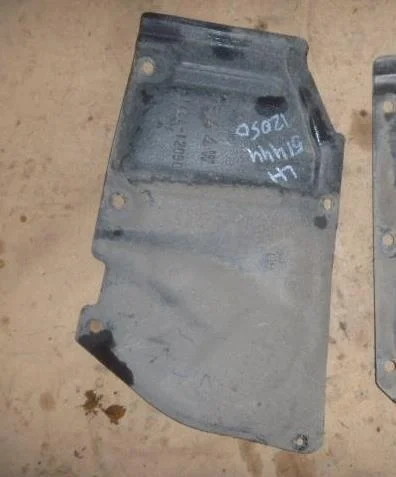 Б.у. пыльник двигателя TOYOTA COROLLA ZRE151 TOYOTA COROLLA ZRE151