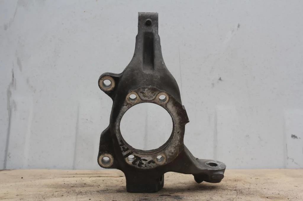 Б.у. кулак поворотный NISSAN TEANA J32 NISSAN TEANA J32