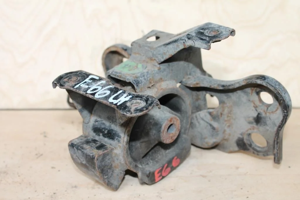 Б.у. опора двигателя TOYOTA COROLLA ZRE151 TOYOTA COROLLA ZRE151