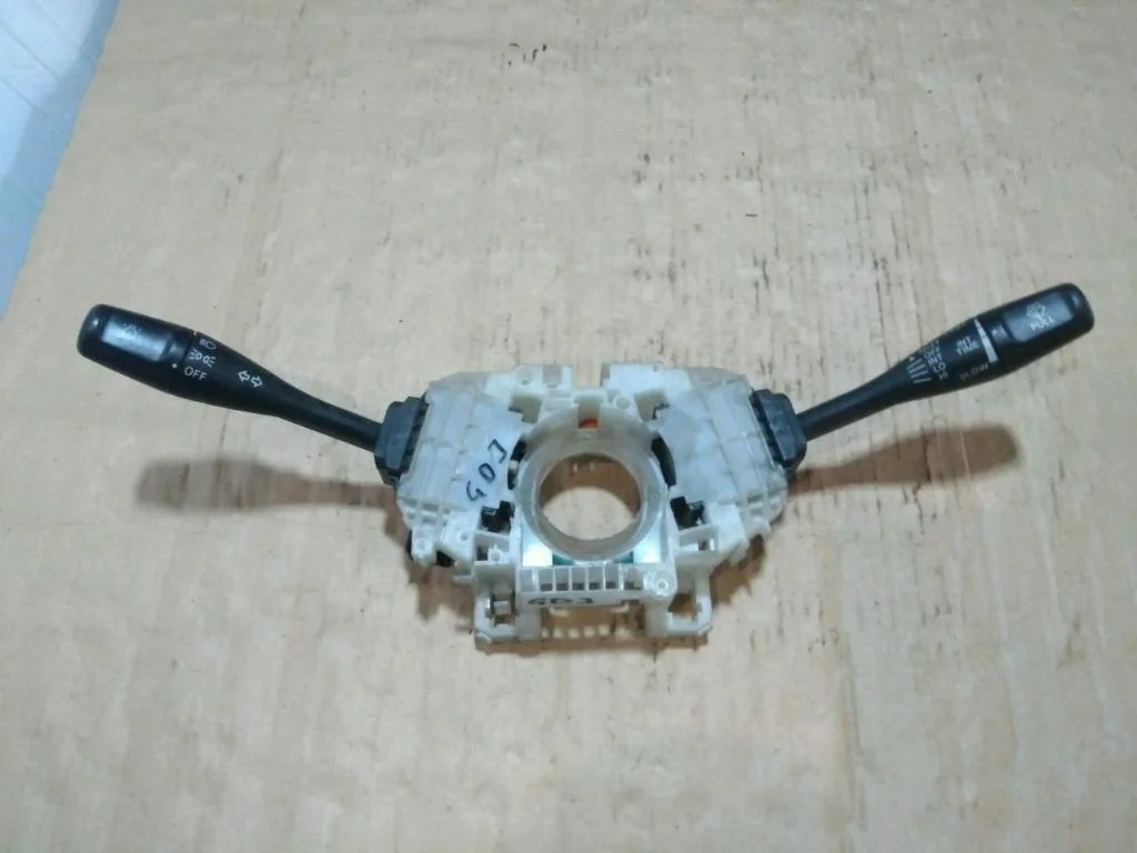 Б.у. подрулевой переключатель MITSUBISHI GALANT DJ1A MITSUBISHI GALANT DJ1A