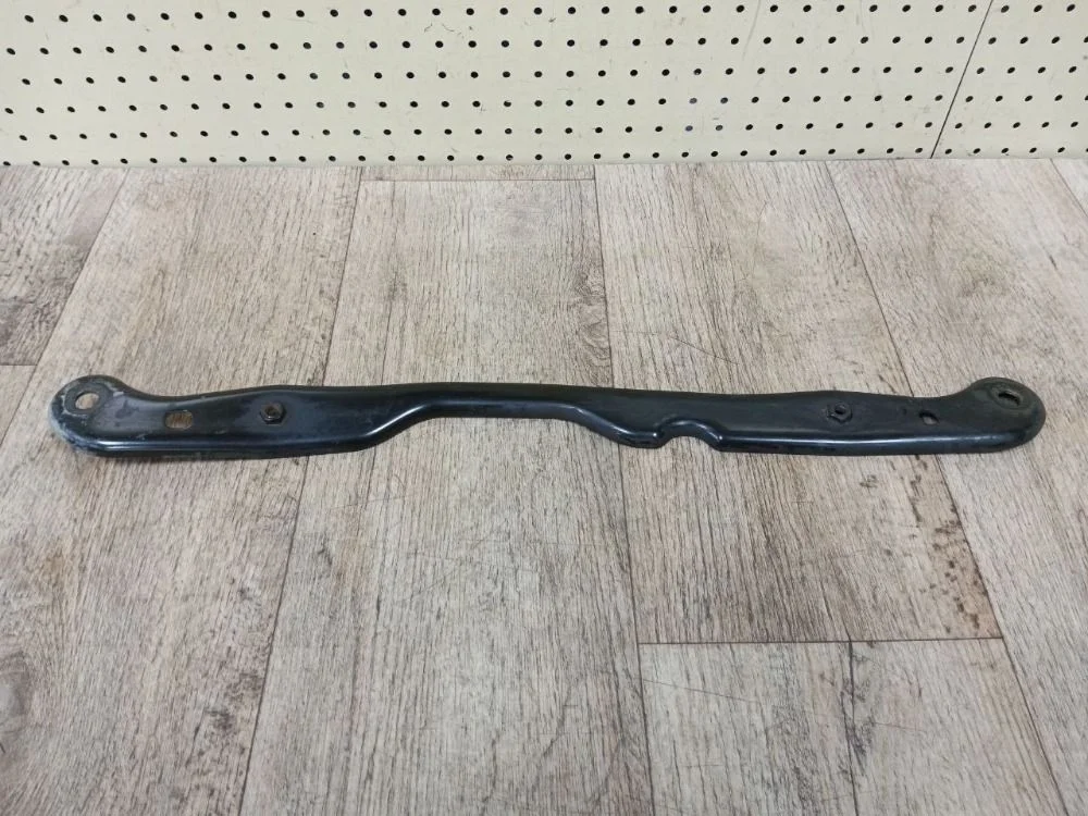 Кронштейн защиты картера Skoda Octavia II (2004—2009) Octavia II (2004—2009) 1Z3